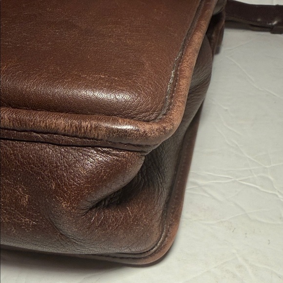 Coach Vintage Willis 9927 Brown Leather Messenger Bag with Gold Turn Lock - Picture 7 of 13